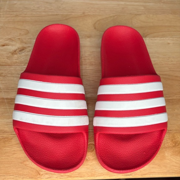 Adidas Adilette Slide | kids/mens sz 4 | Red | Like New - Picture 4 of 4
